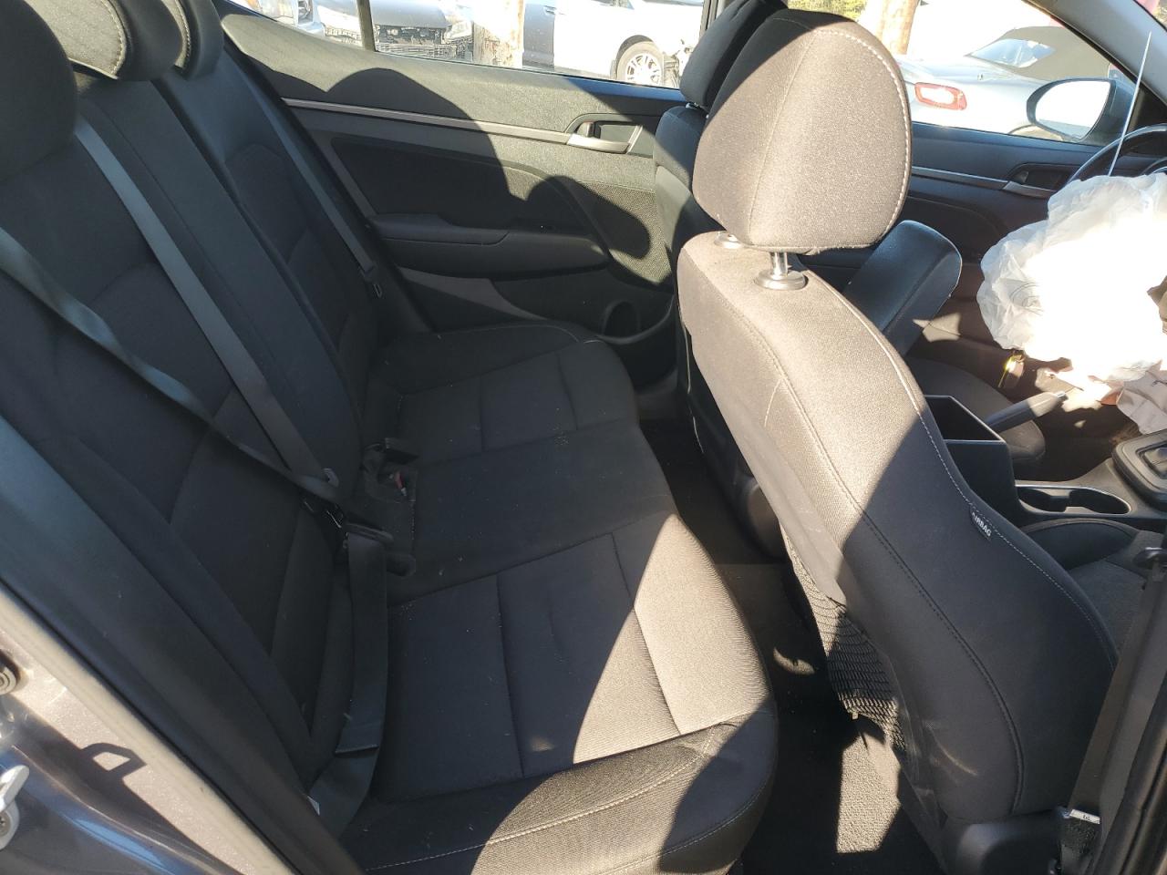 2018 Hyundai Elantra - Image 10