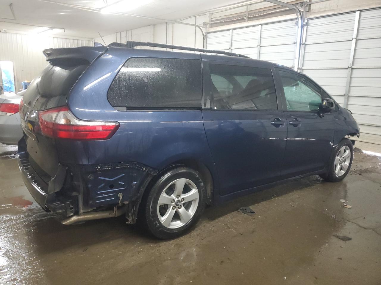 2020 Toyota Sienna - Image 3
