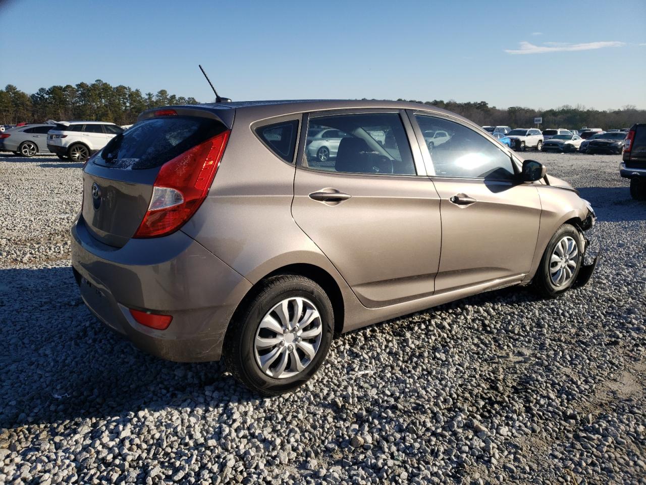 2013 Hyundai Accent - Image 3