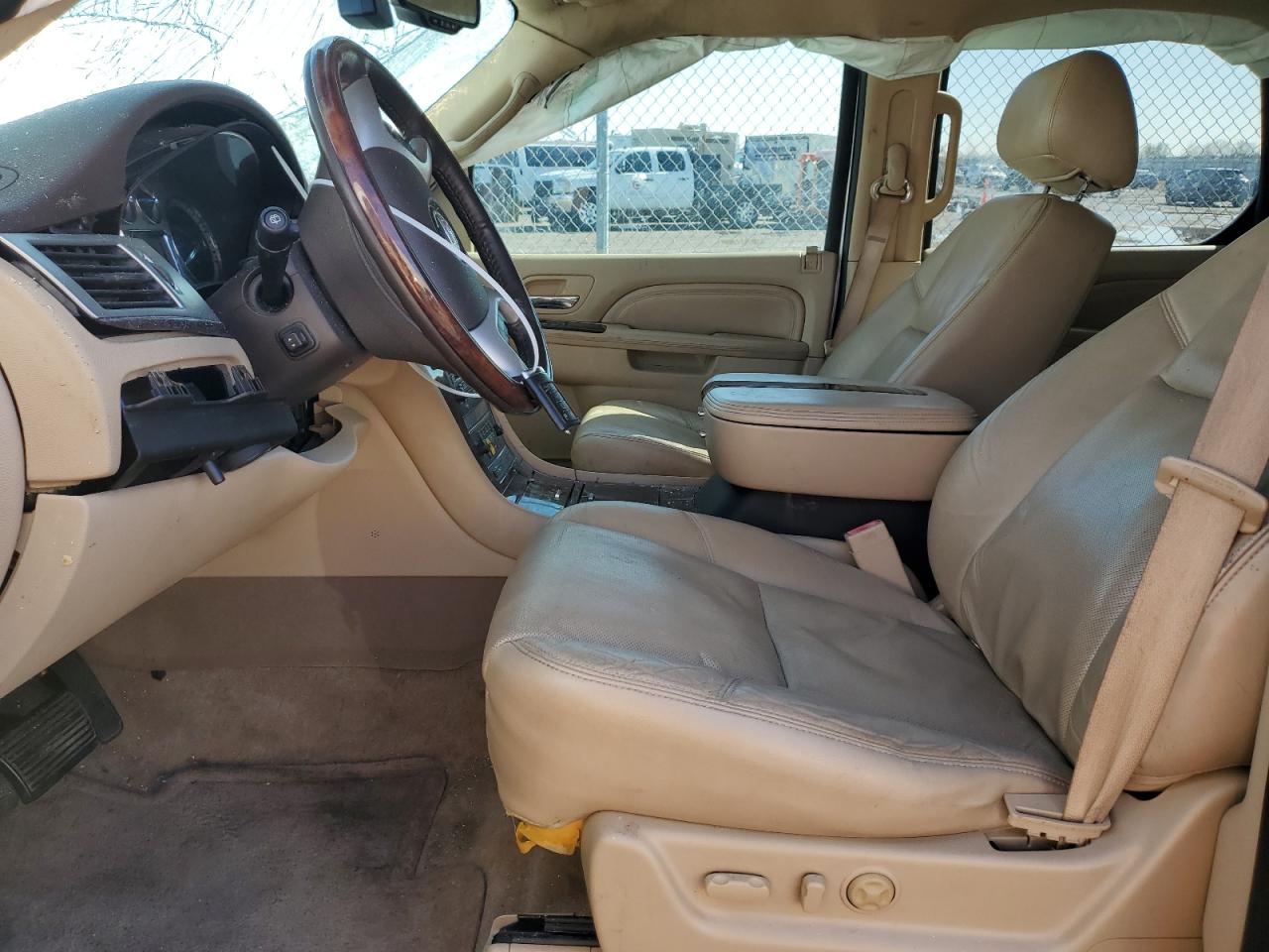 2010 Cadillac Escalade - Image 7