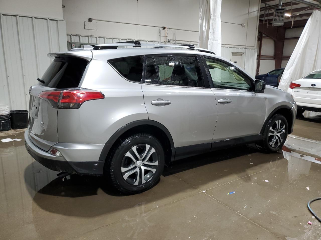 2018 Toyota RAV 4 - Image 3