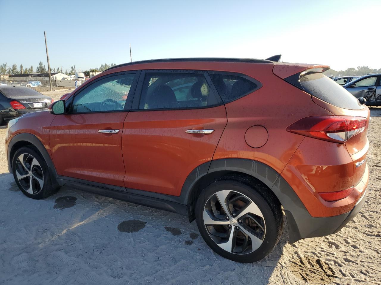 2016 Hyundai Tucson - Image 2