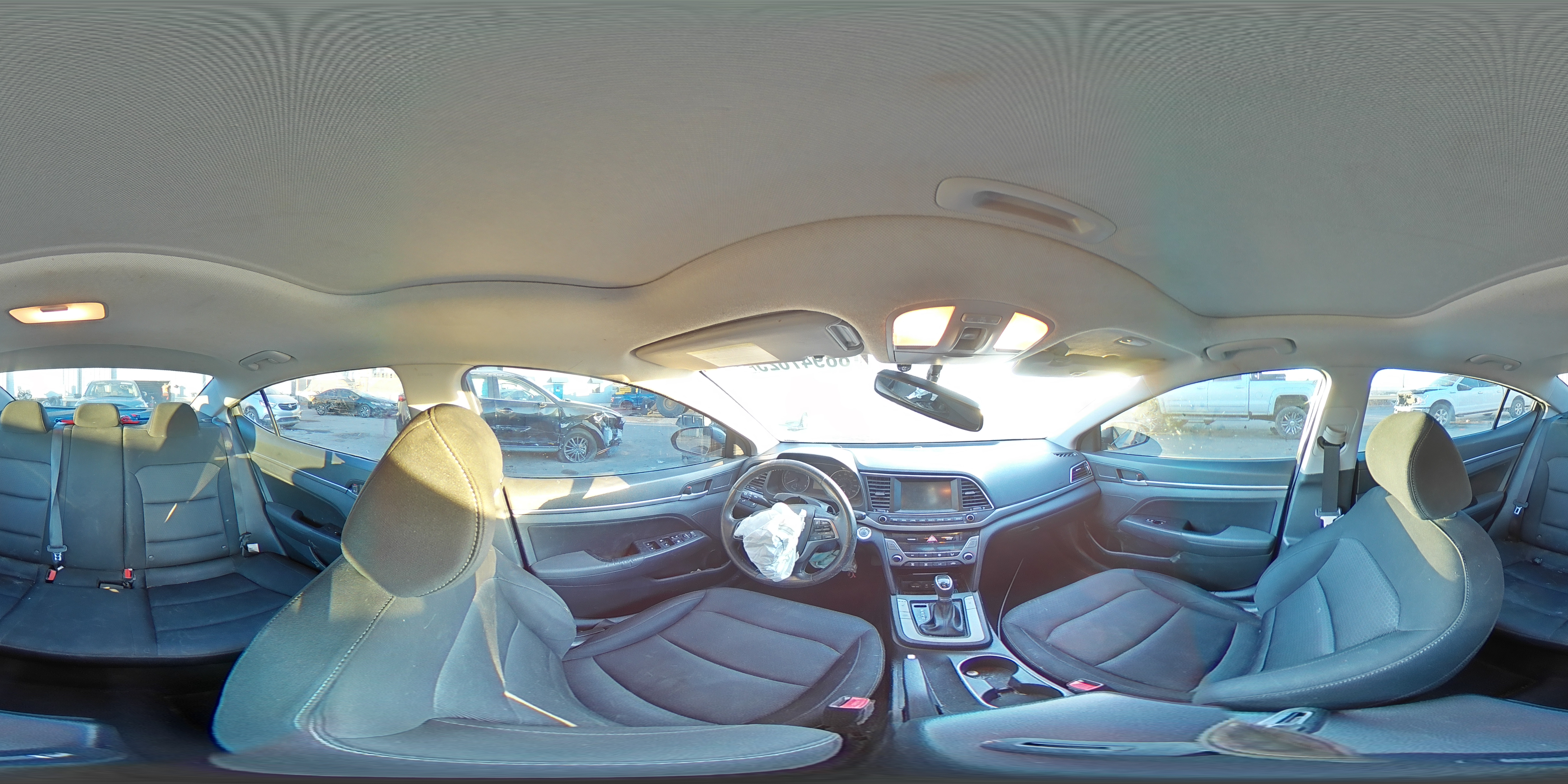 2018 Hyundai Elantra - Image 13