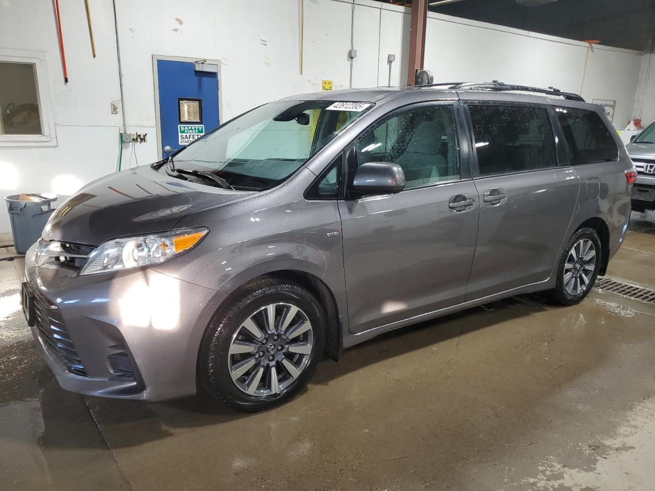 2019 Toyota Sienna - Image 1
