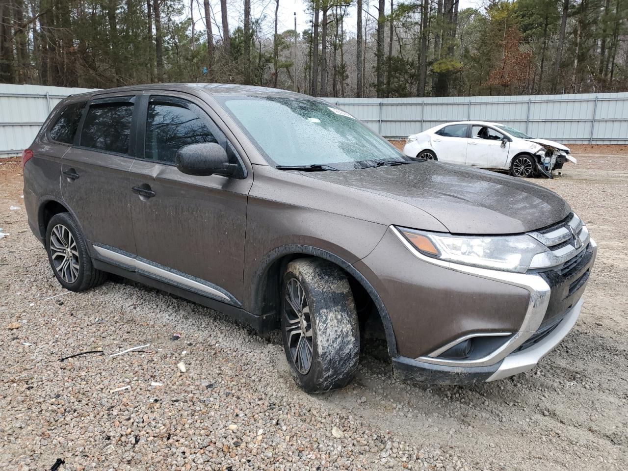 2018 Mitsubishi Outlander - Image 4