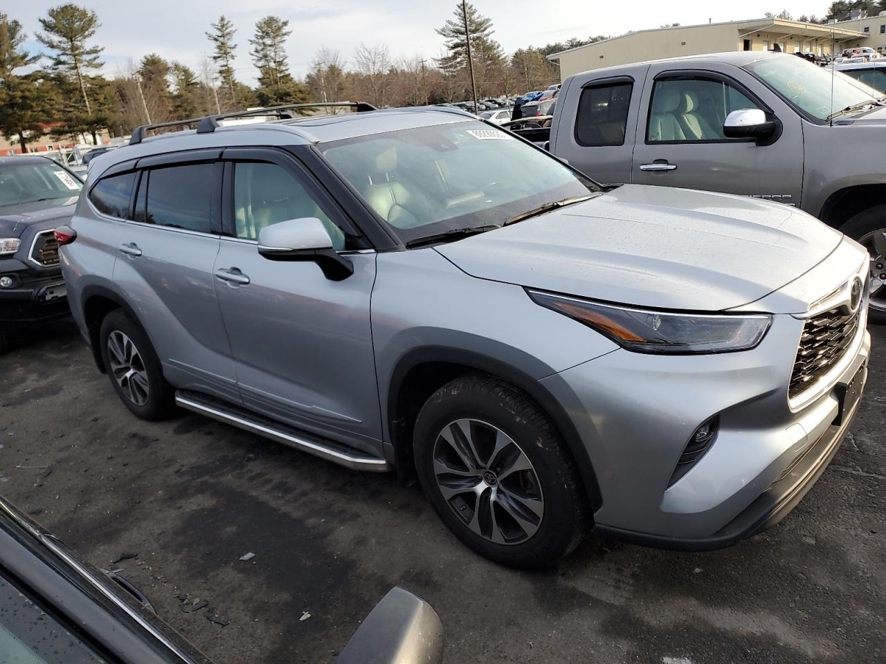 2022 Toyota Highlander - Image 4