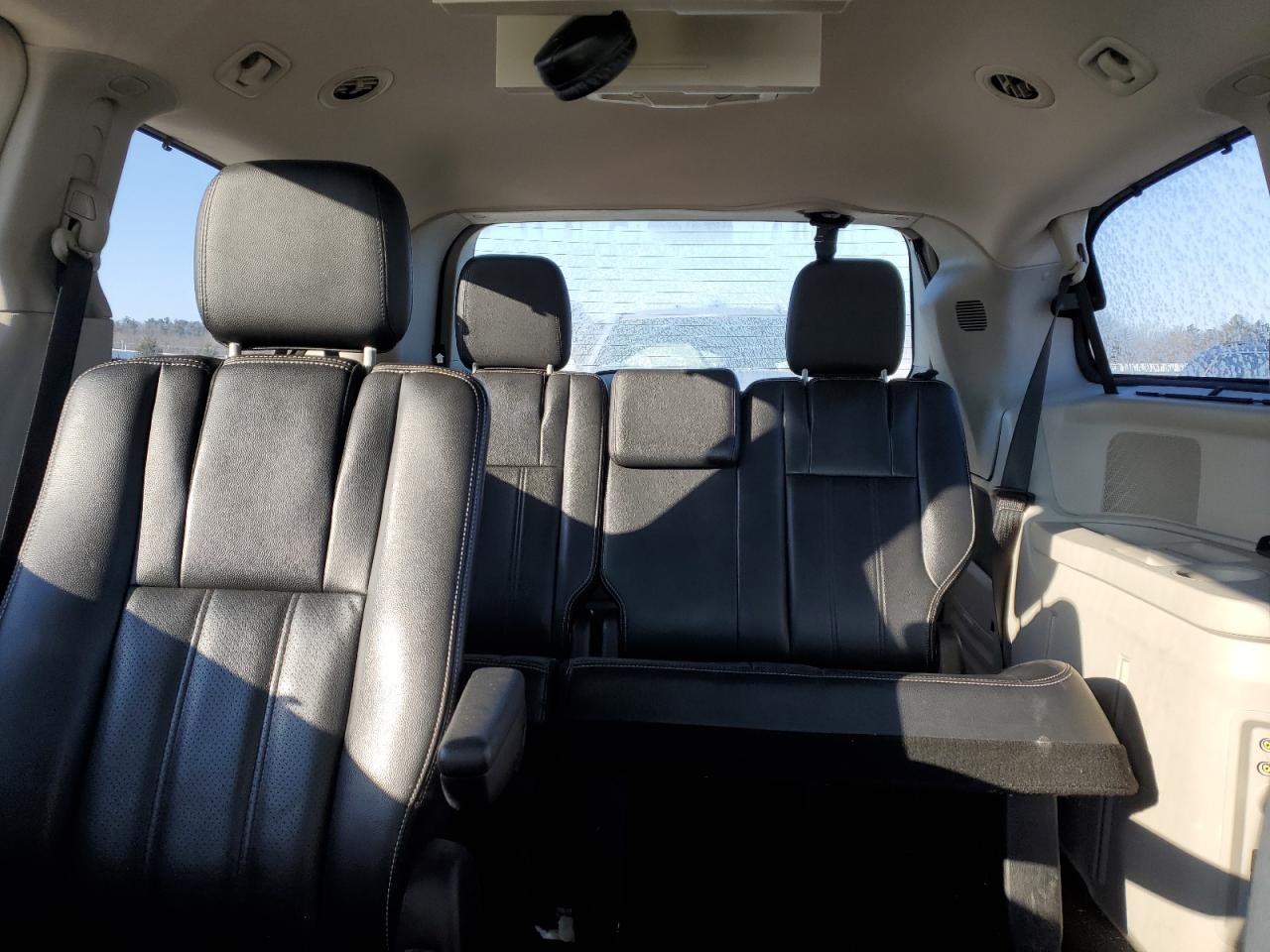 2013 Chrysler Town & Country - Image 10
