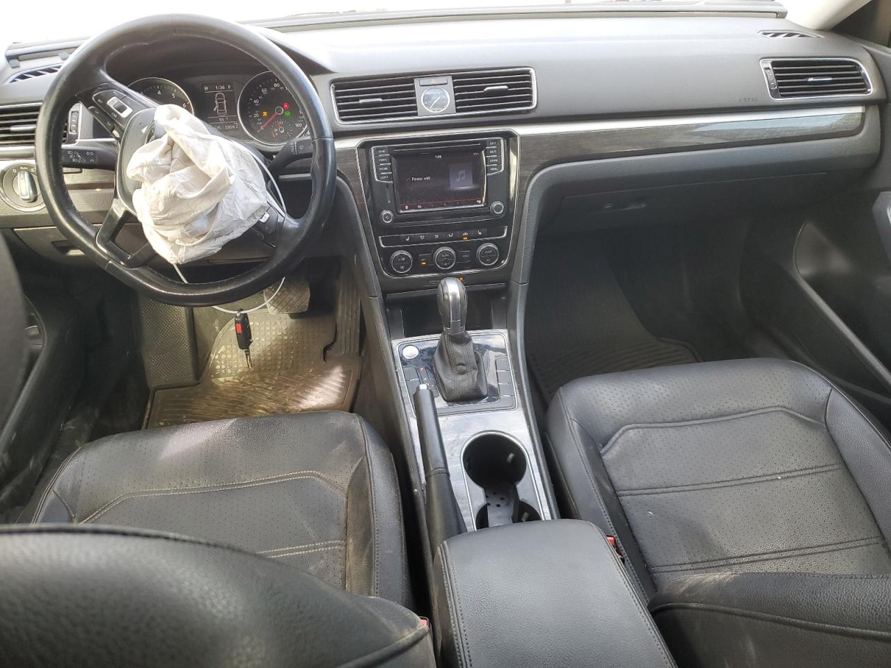 2017 Volkswagen Passat - Image 8