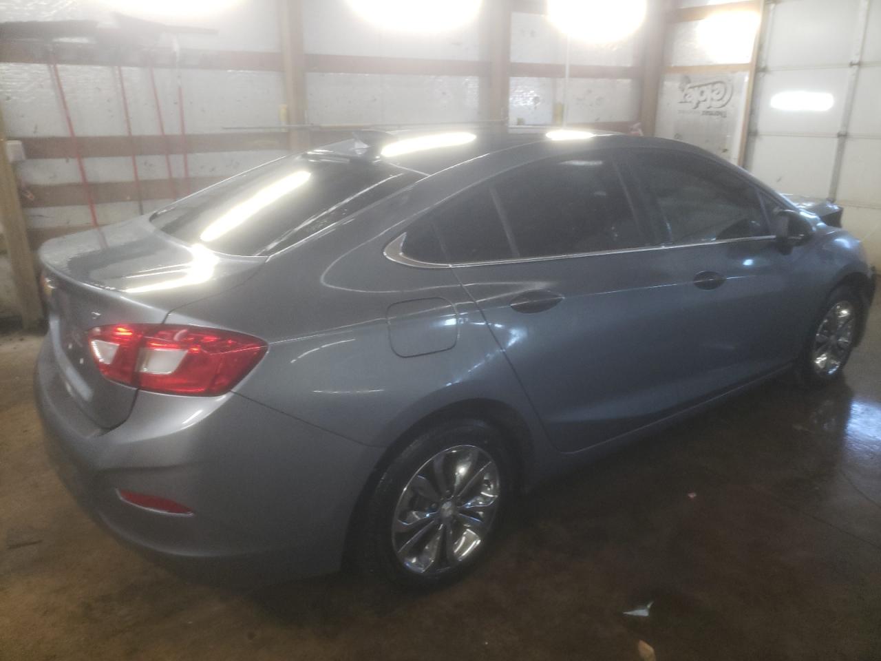 2019 Chevrolet Cruze - Image 3