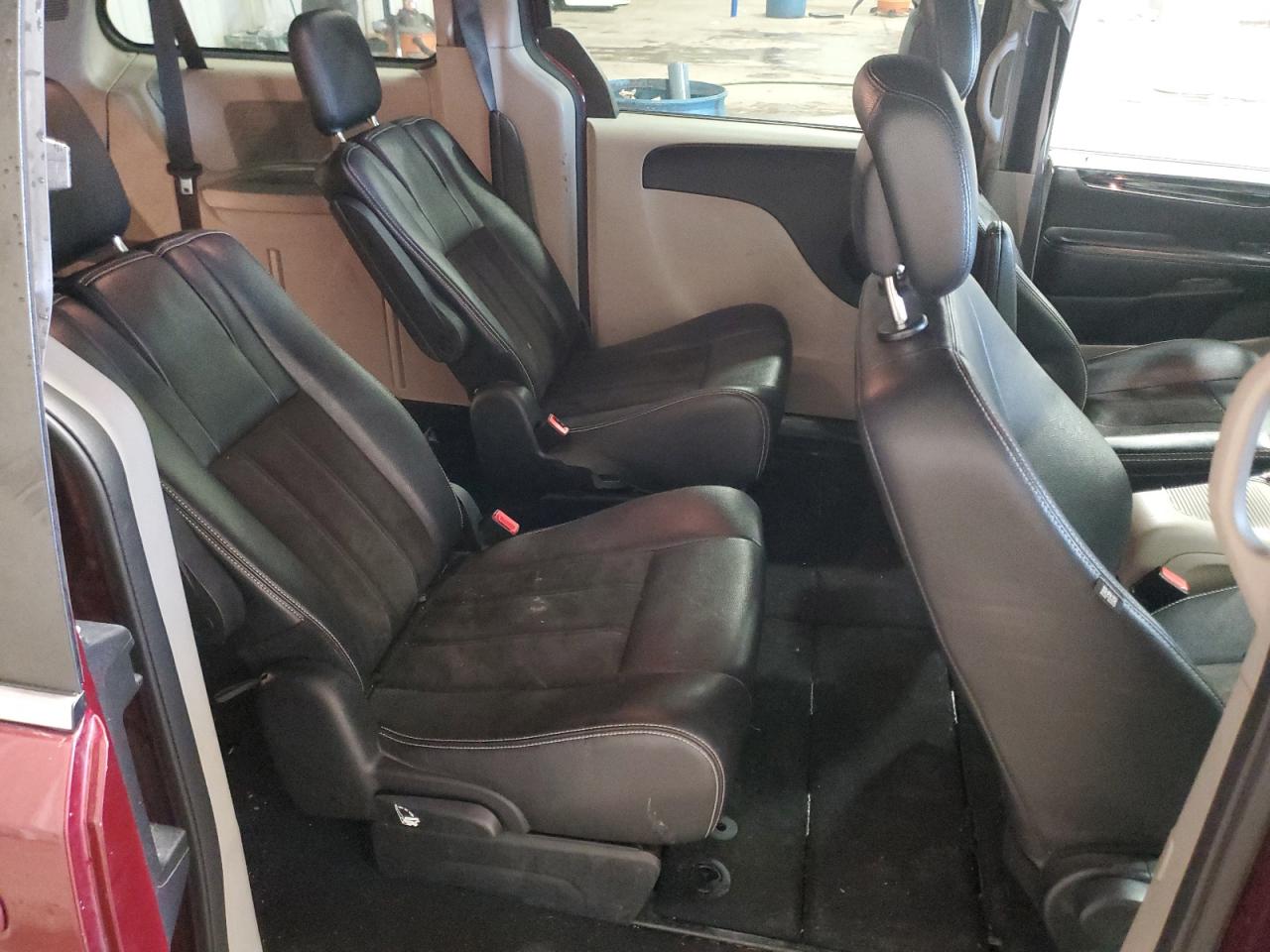 2020 Dodge Caravan - Image 11