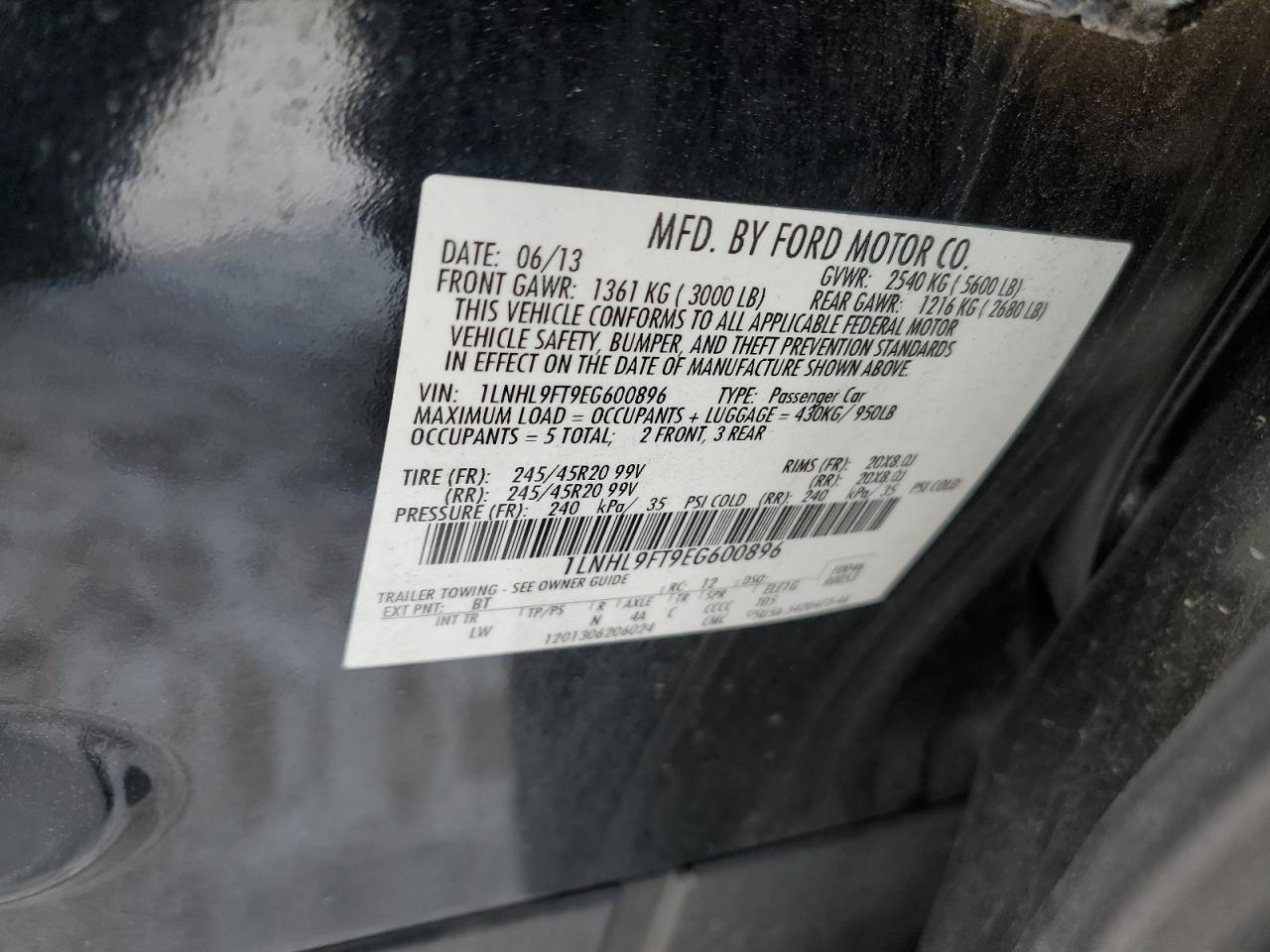 2014 Lincoln MKS - Image 12
