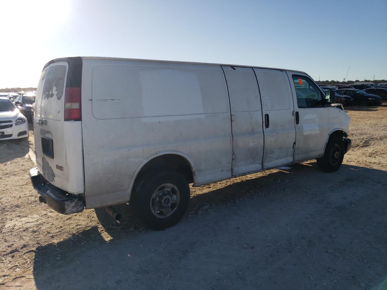 2011 GMC Savana - Image 3