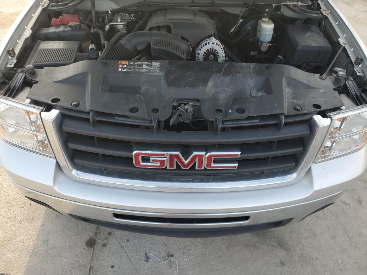 2011 GMC Sierra - Image 13