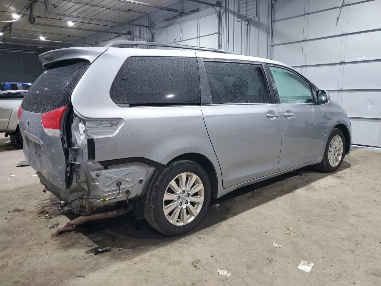2011 Toyota Sienna - Image 3