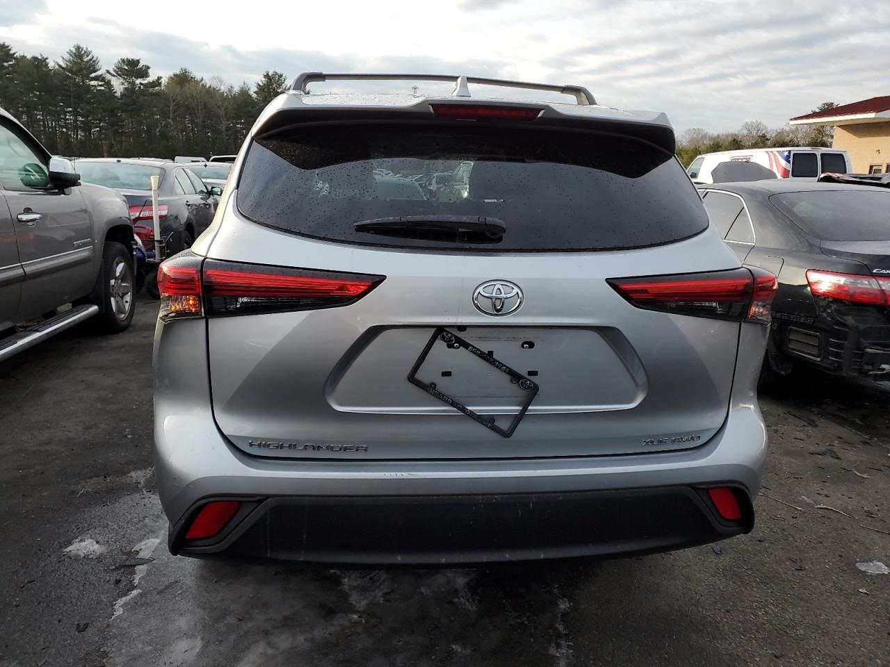 2022 Toyota Highlander - Image 6