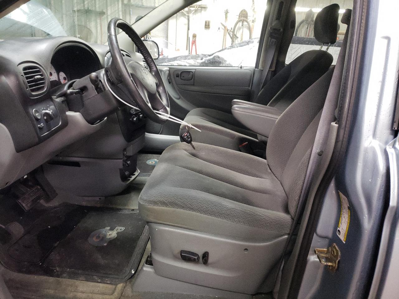 2005 Dodge Caravan - Image 7