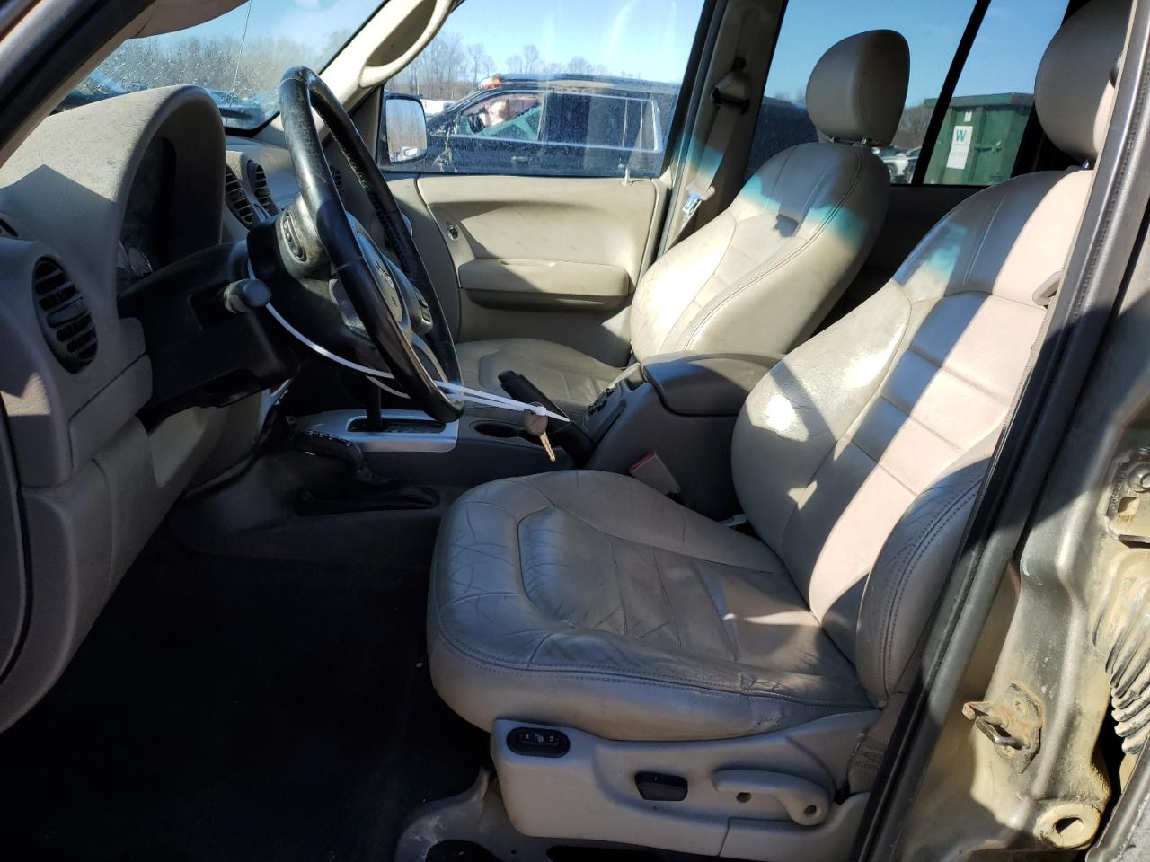2004 Jeep Liberty (North America) - Image 7