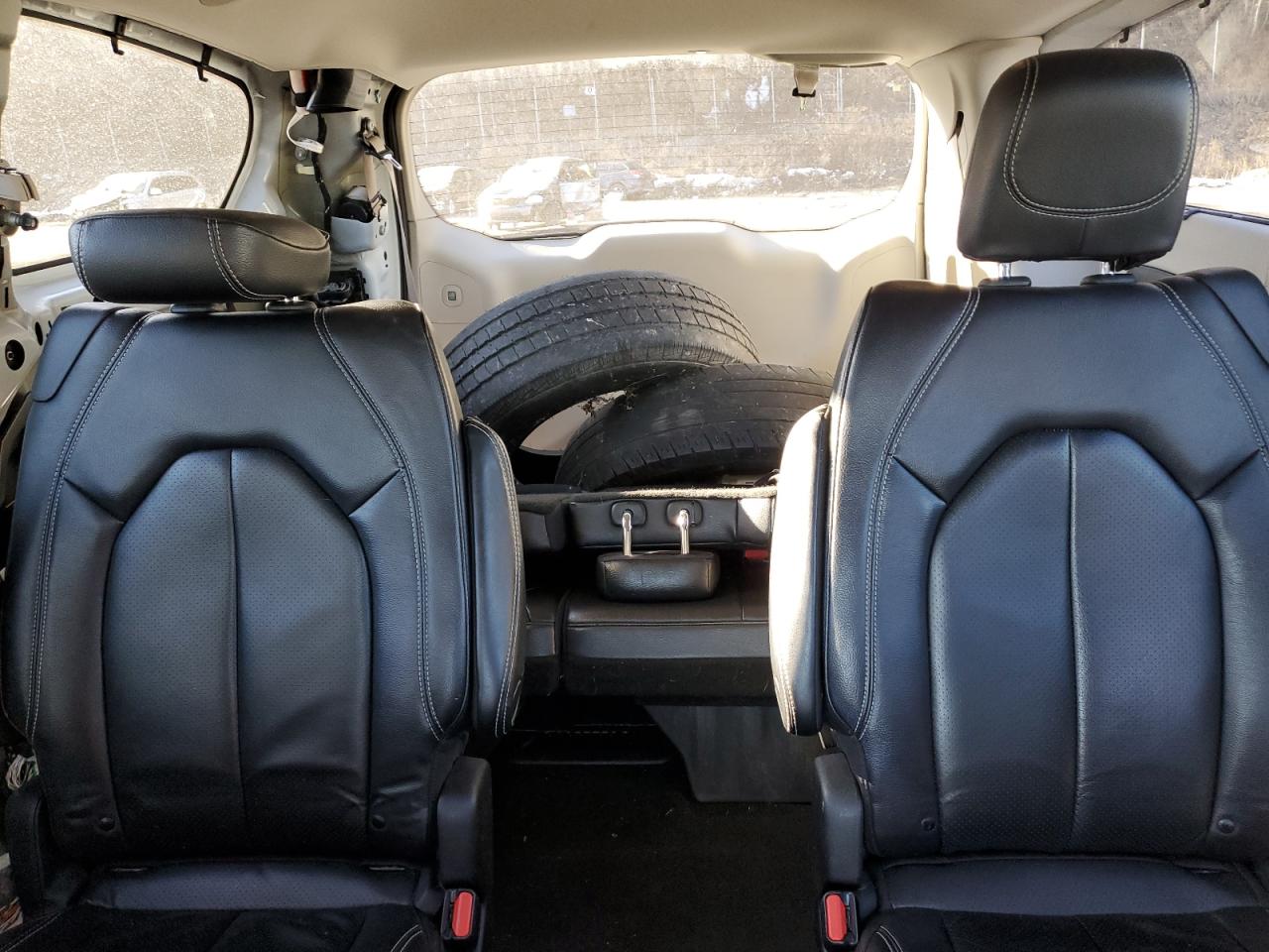 2022 Chrysler Pacifica - Image 10