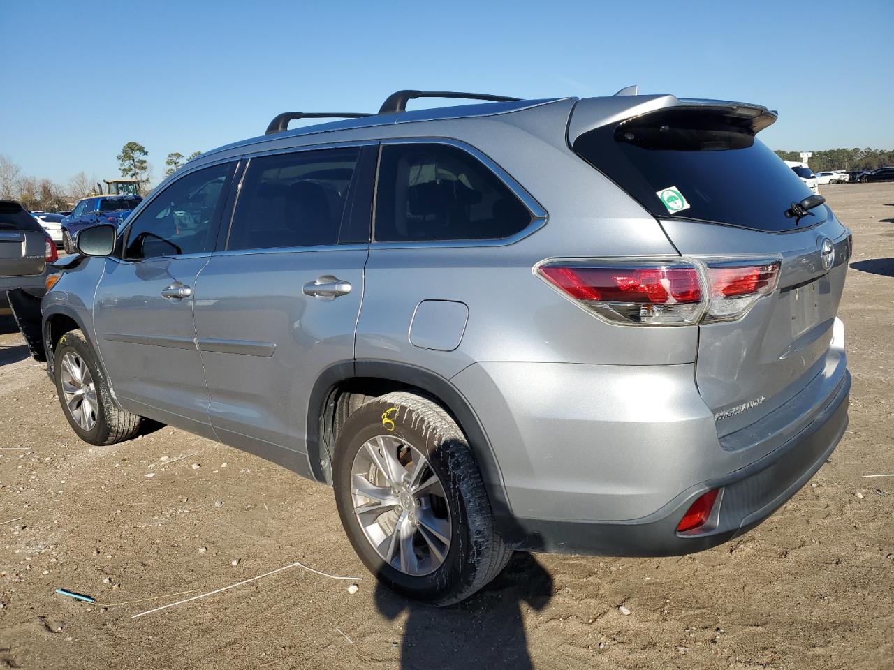 2015 Toyota Highlander - Image 2