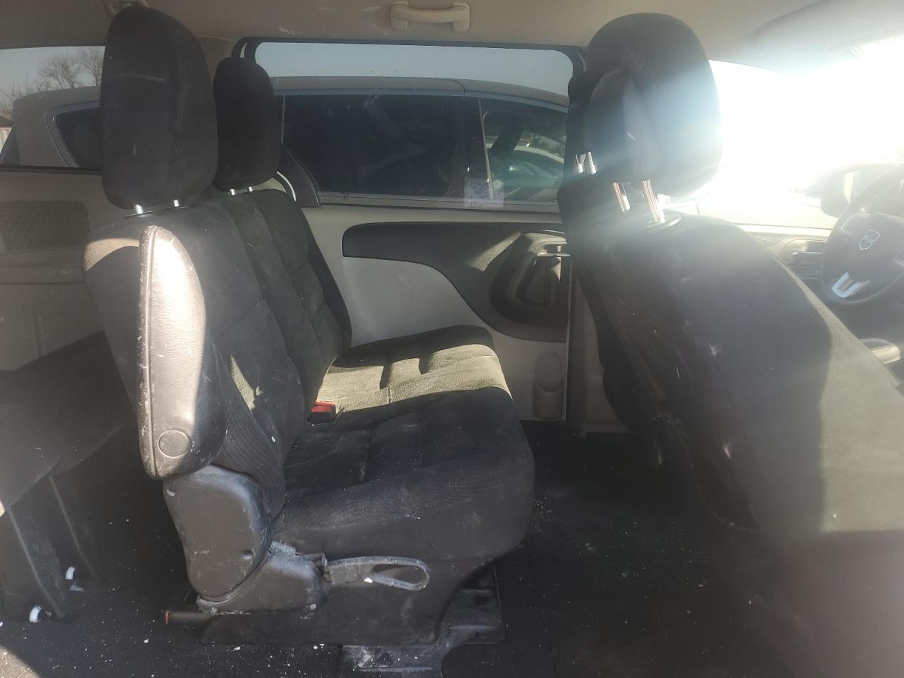 2016 Dodge Caravan - Image 11