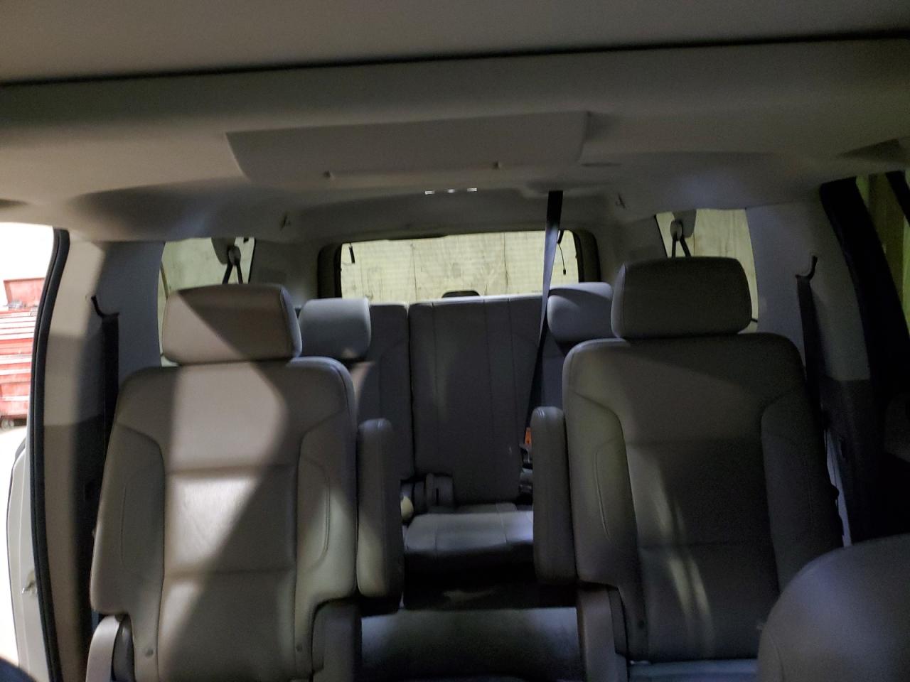2017 Chevrolet Suburban - Image 10
