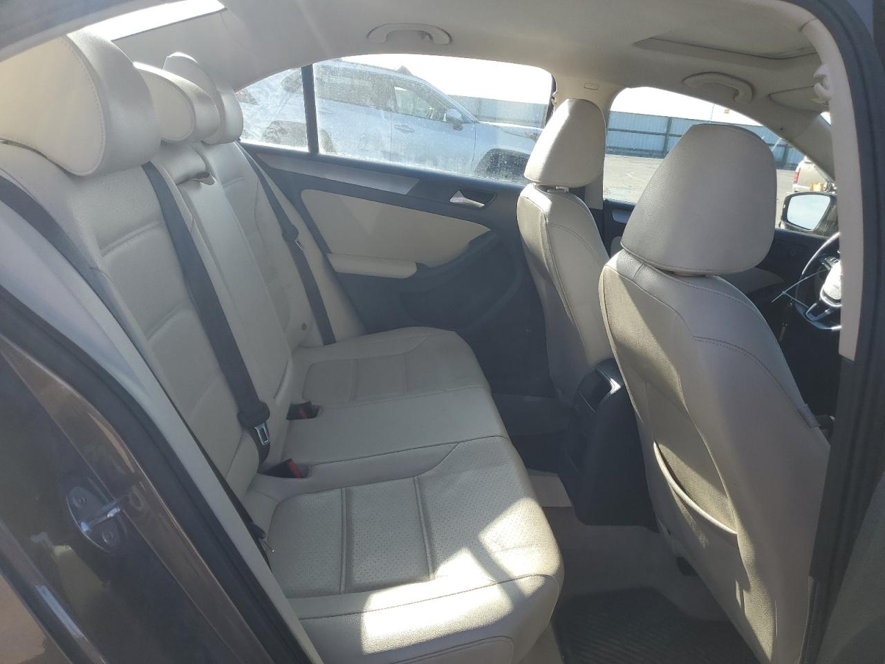 2015 Volkswagen Jetta - Image 10