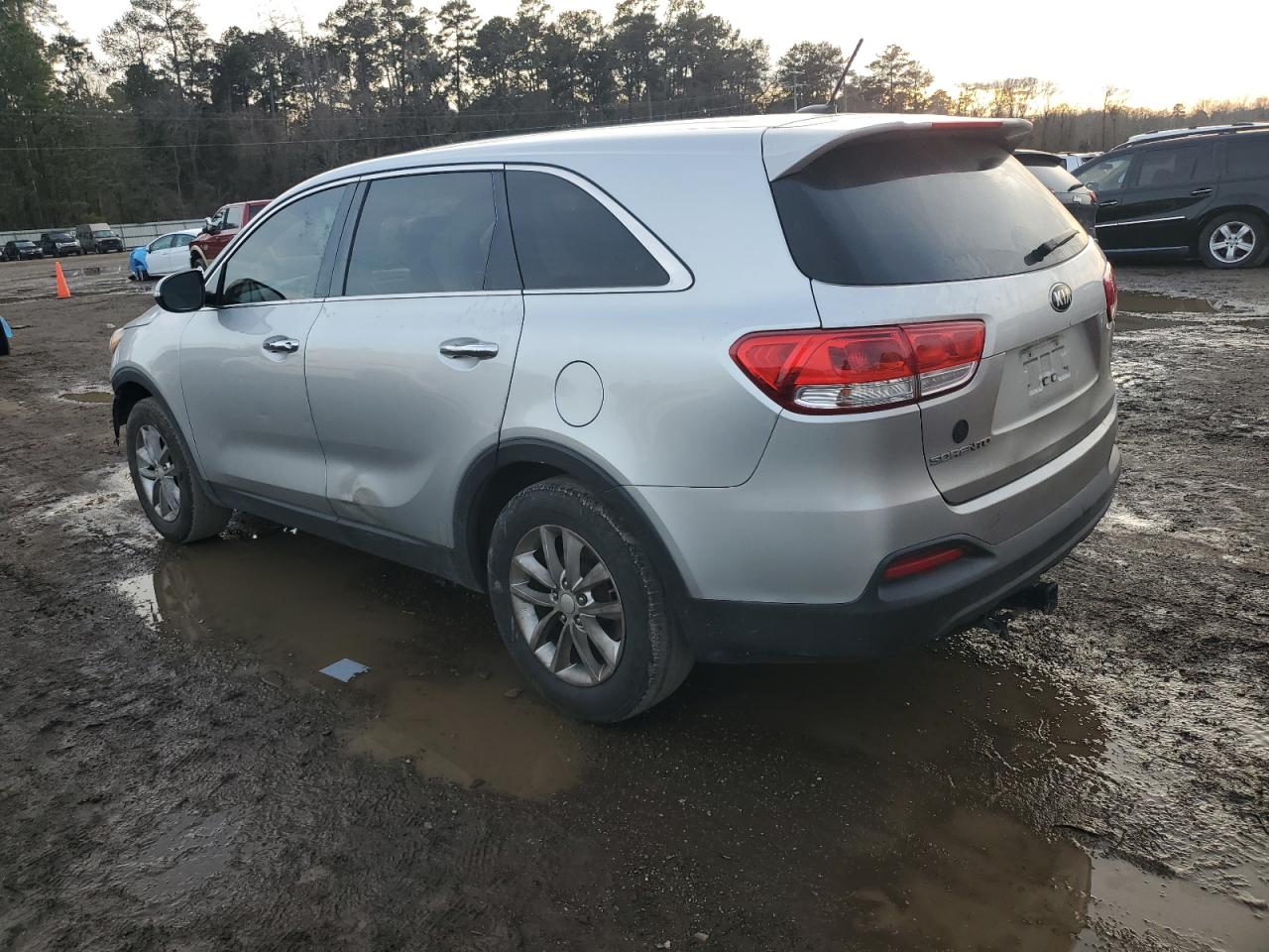 2016 Kia Sorento - Image 2
