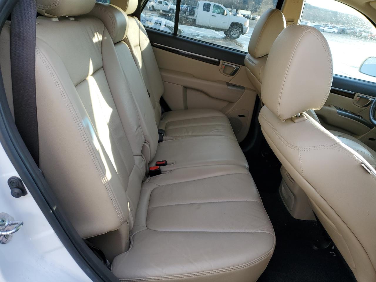 2011 Hyundai Santa Fe - Image 11