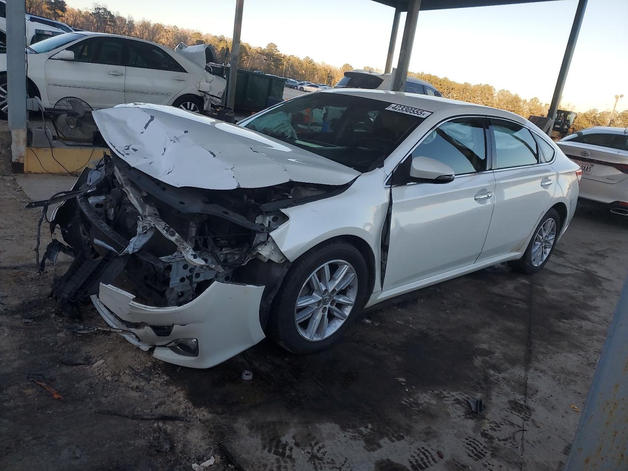 2014 Toyota Avalon - Image 1