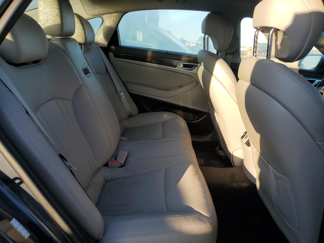 2017 Genesis G80 - Image 10
