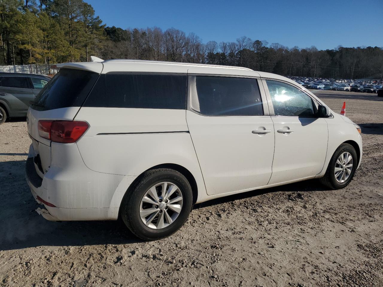 2016 Kia Sedona - Image 3