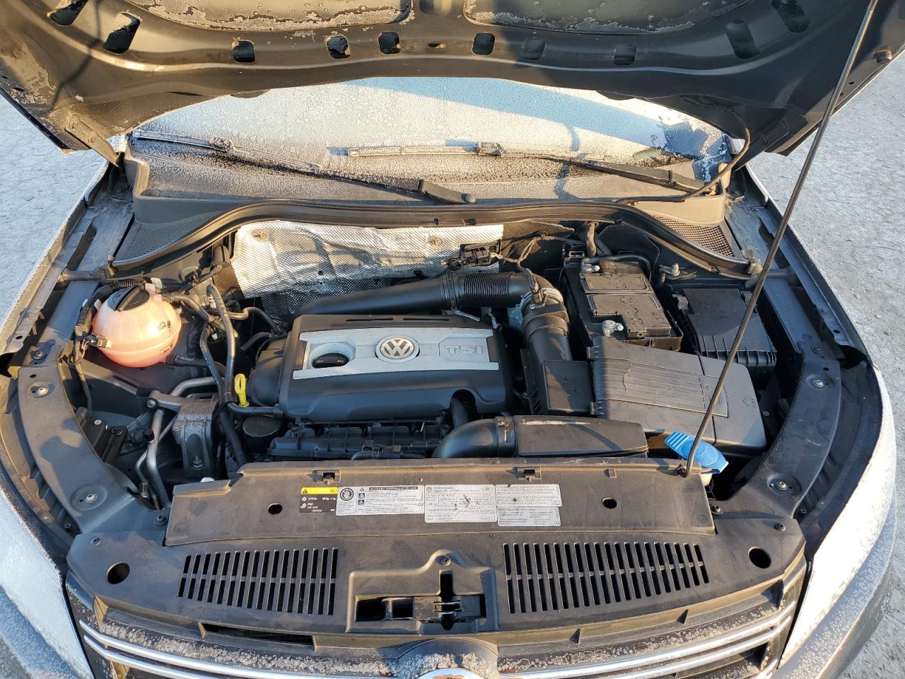 2017 Volkswagen Tiguan - Image 12