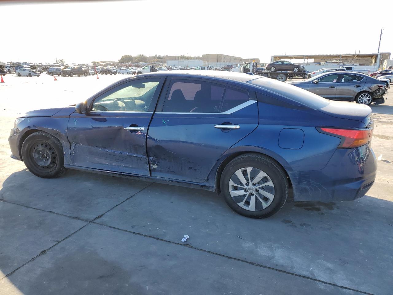 2020 Nissan Altima - Image 2
