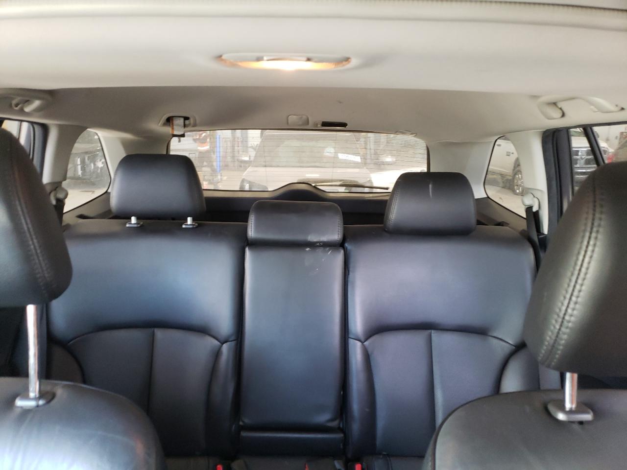 2011 Subaru Outback - Image 10