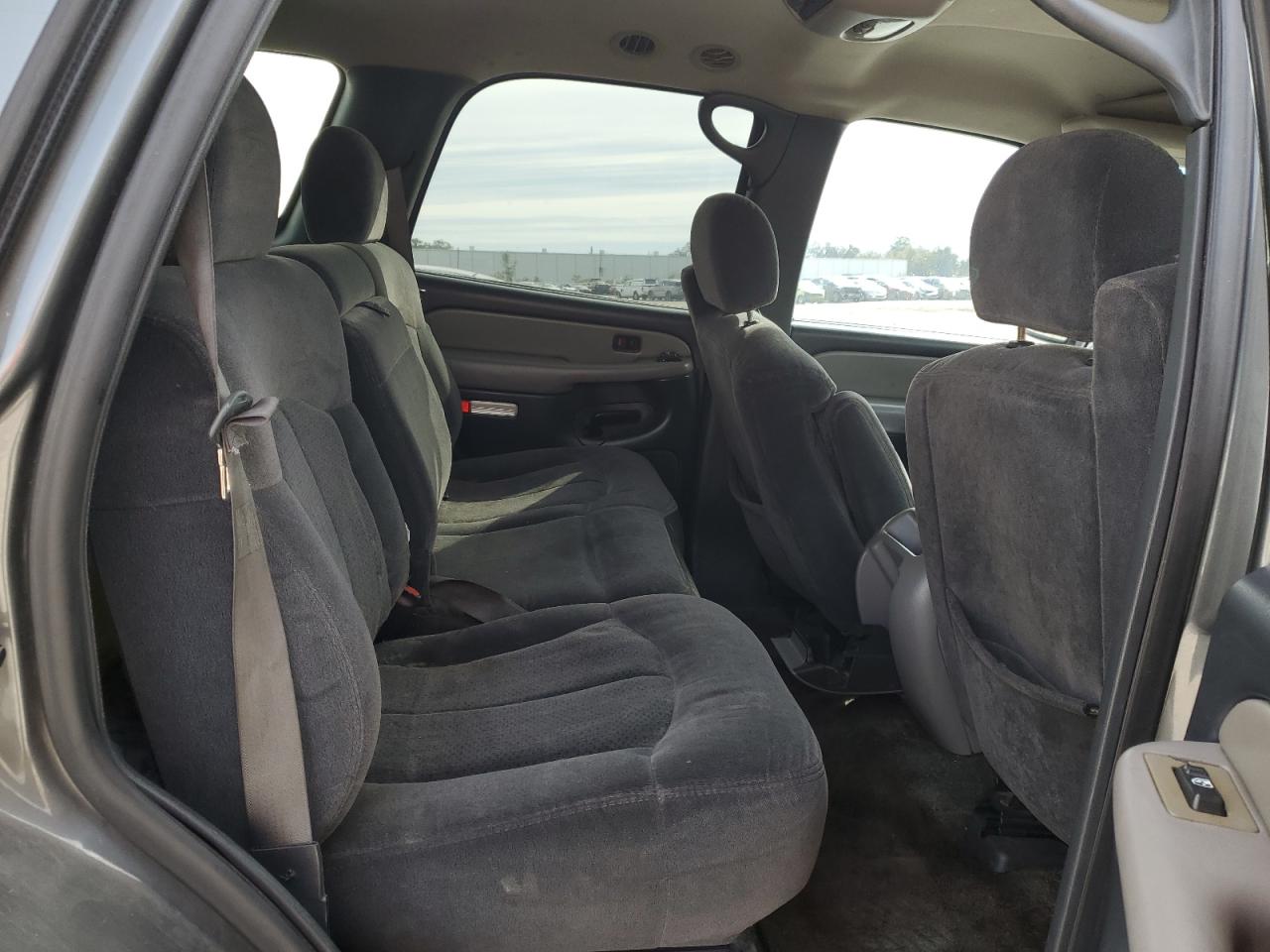 2002 Chevrolet Tahoe - Image 12