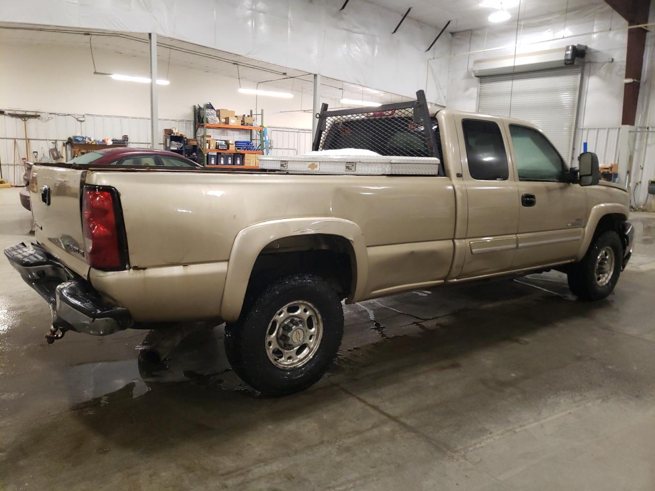 2005 Chevrolet Silverado - Image 3