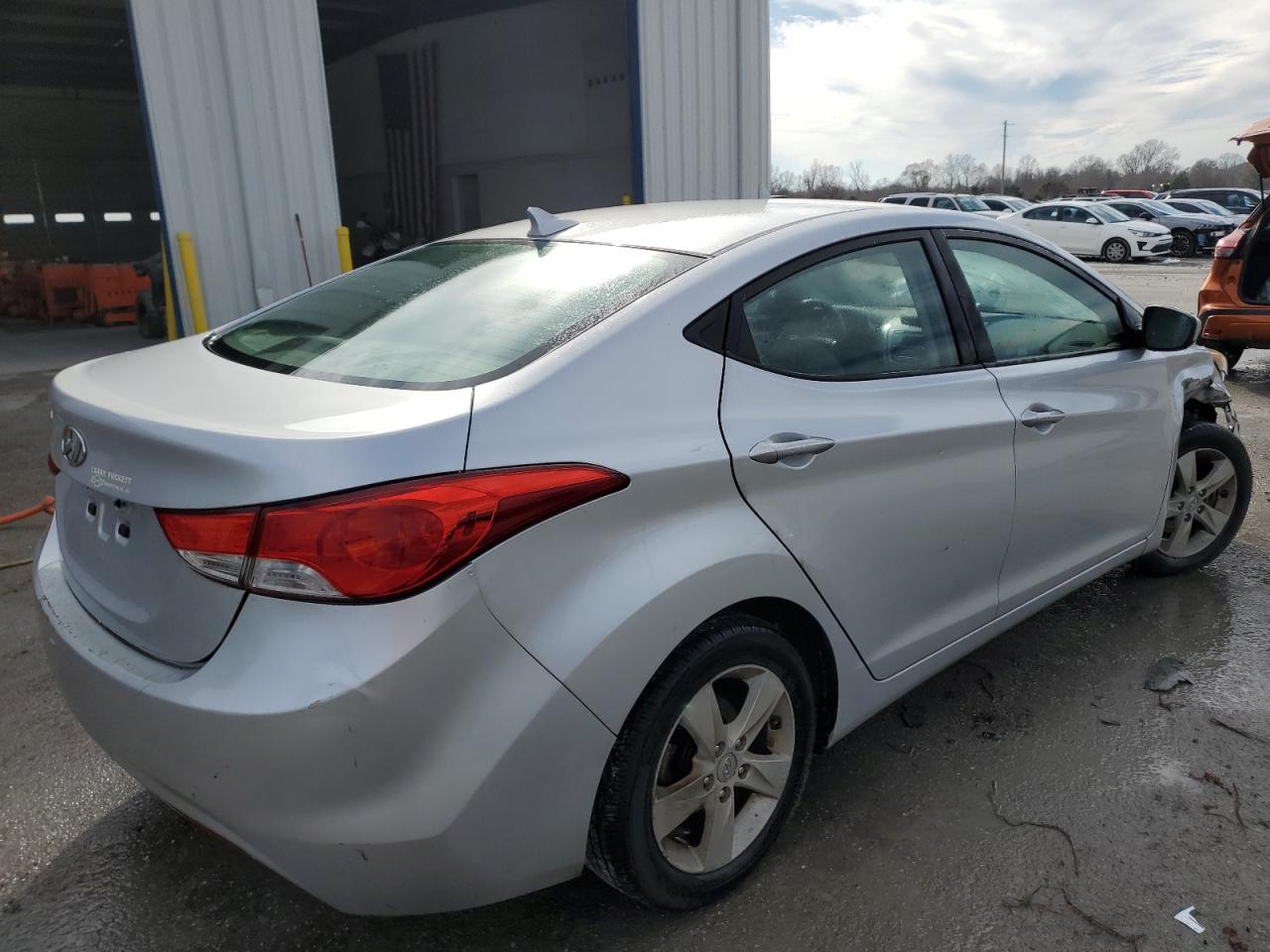 2013 Hyundai Elantra - Image 3