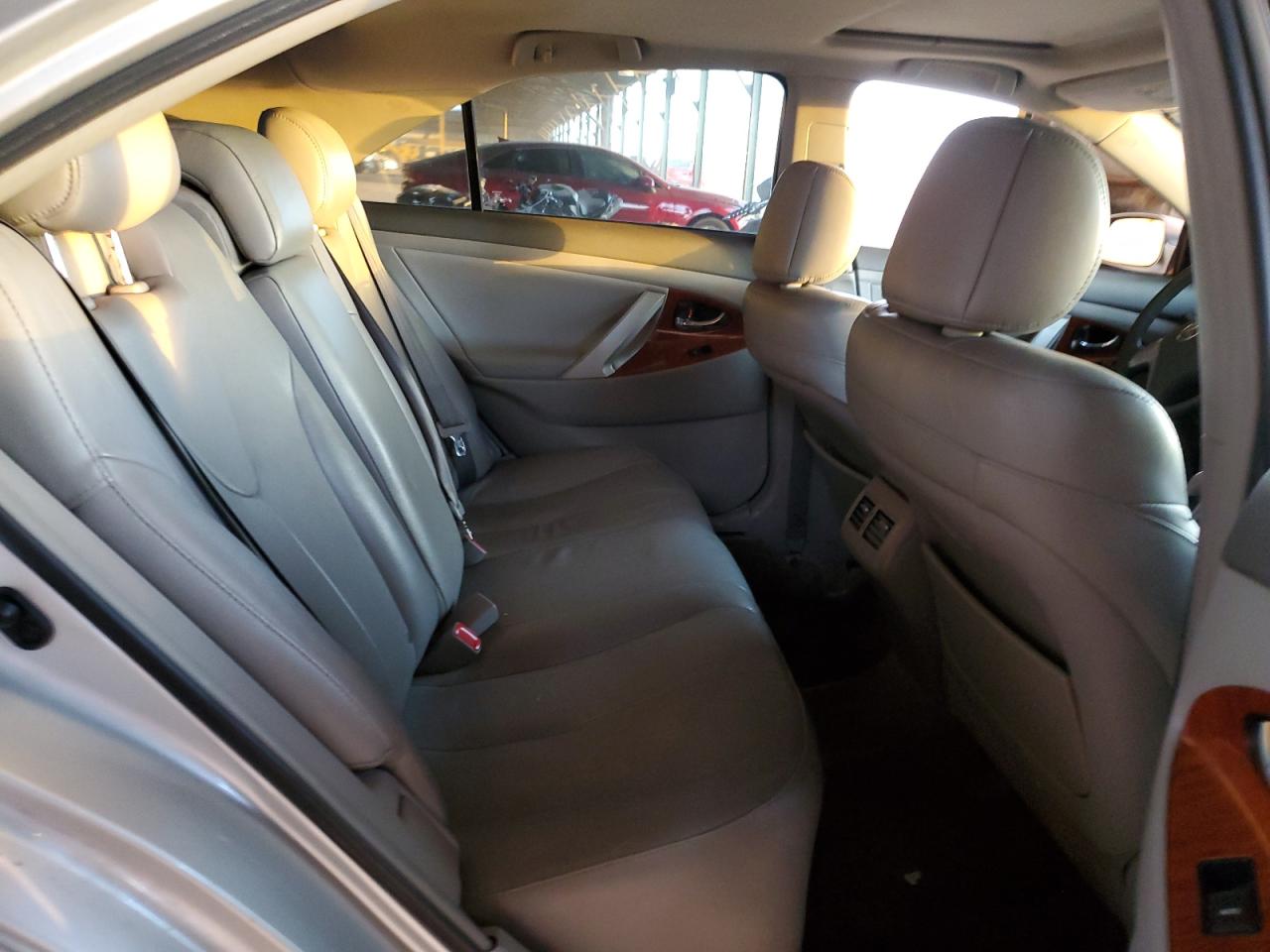 2011 Toyota Camry - Image 10