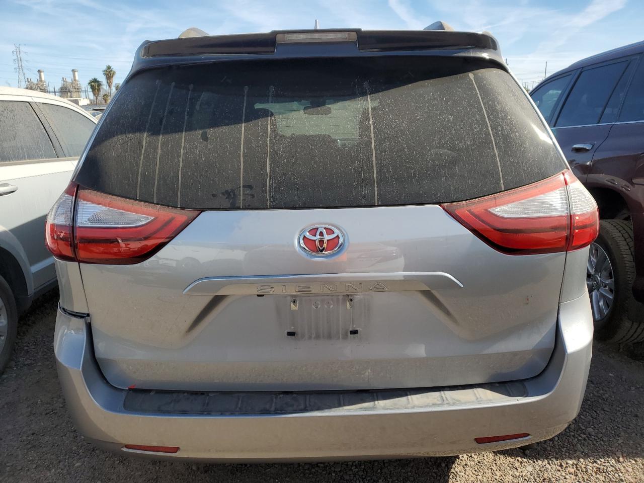 2018 Toyota Sienna - Image 6