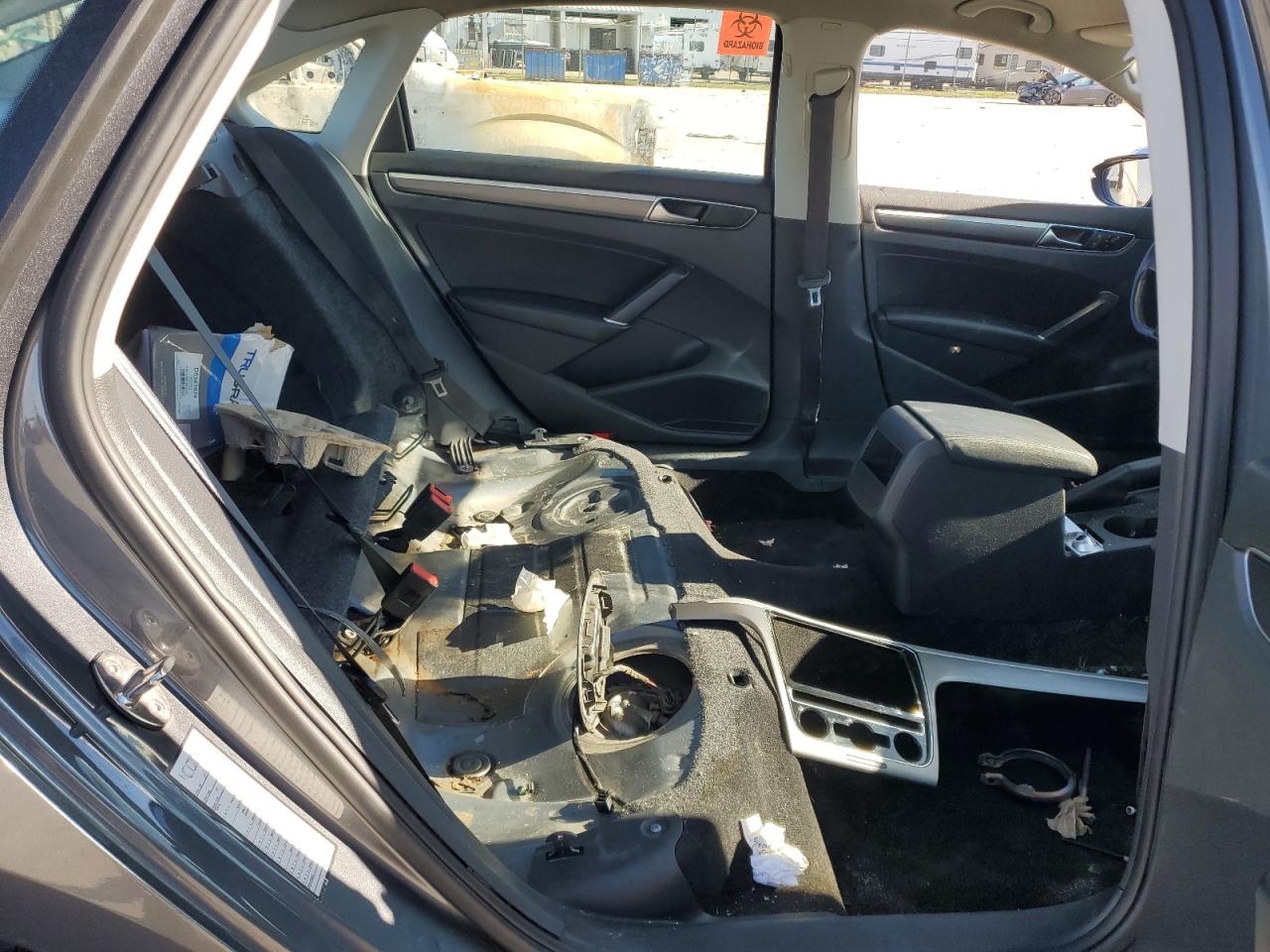 2018 Volkswagen Passat - Image 10