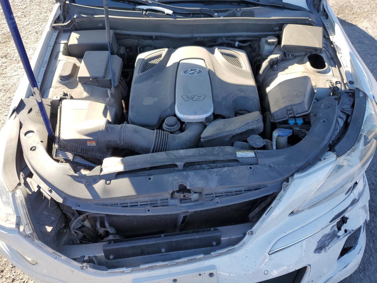 2011 Hyundai Genesis - Image 12