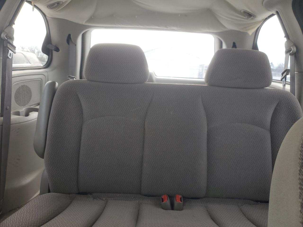2006 Chrysler Town & Country - Image 10
