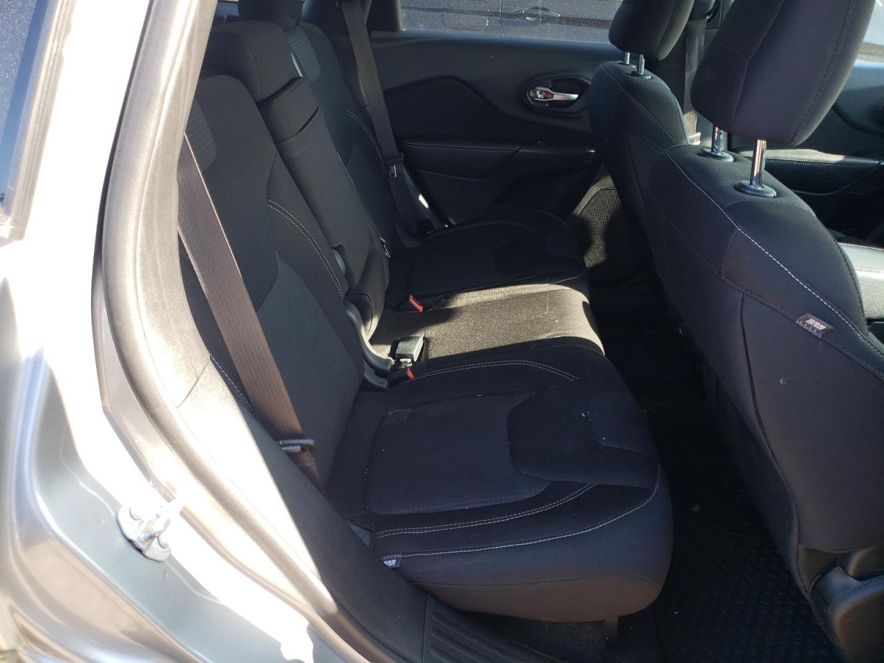 2015 Jeep Grand Cherokee - Image 10