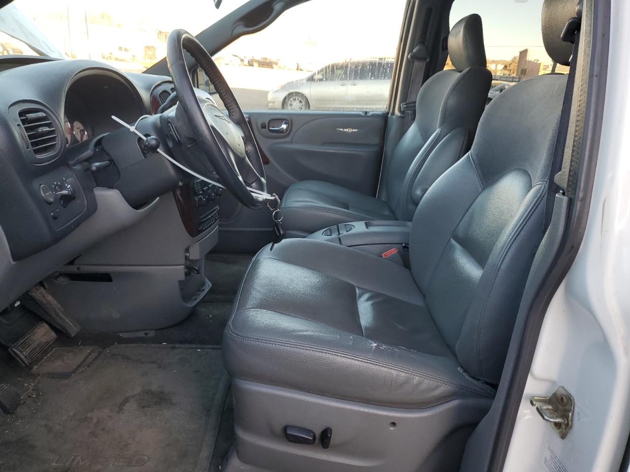 2004 Chrysler Town & Country - Image 7