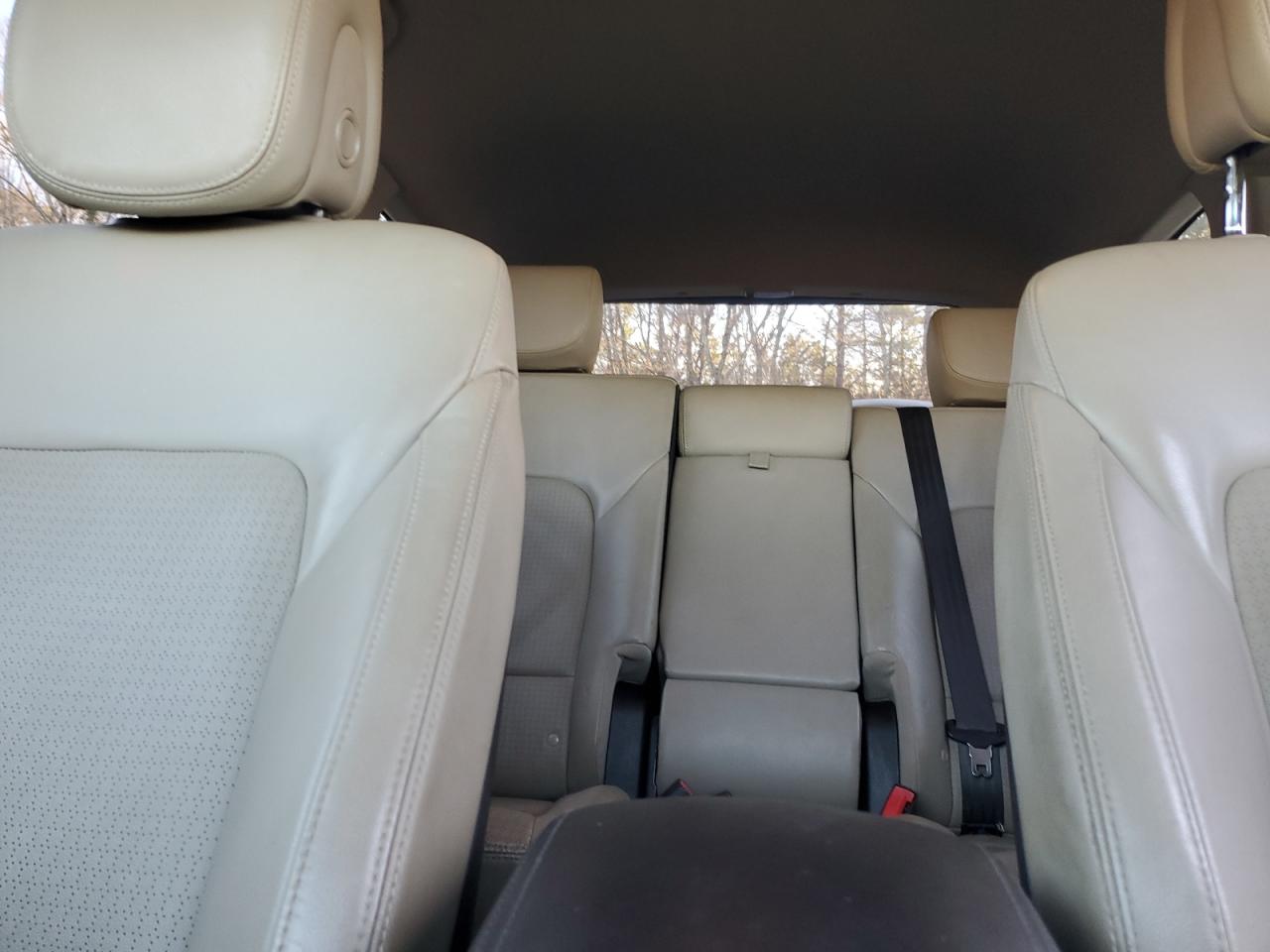 2014 Hyundai Santa Fe - Image 10