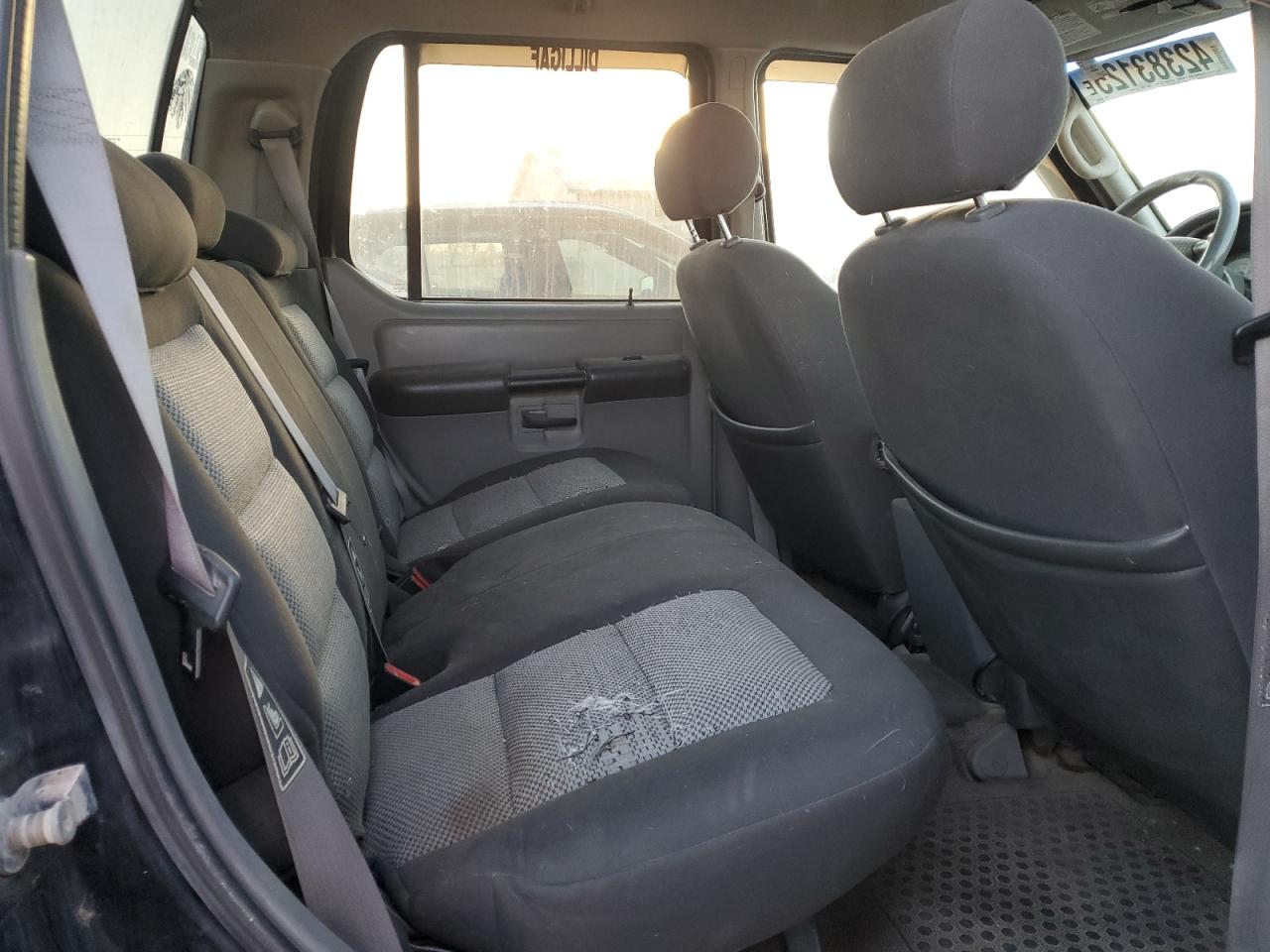 2003 Ford Explorer - Image 10