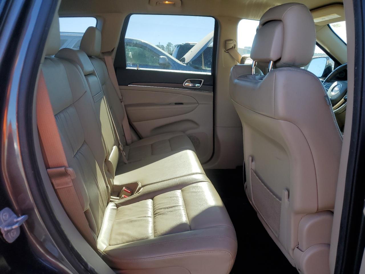 2014 Jeep Grand Cherokee - Image 11