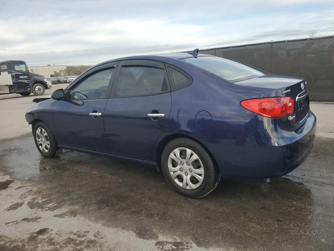 2010 Hyundai Elantra - Image 2