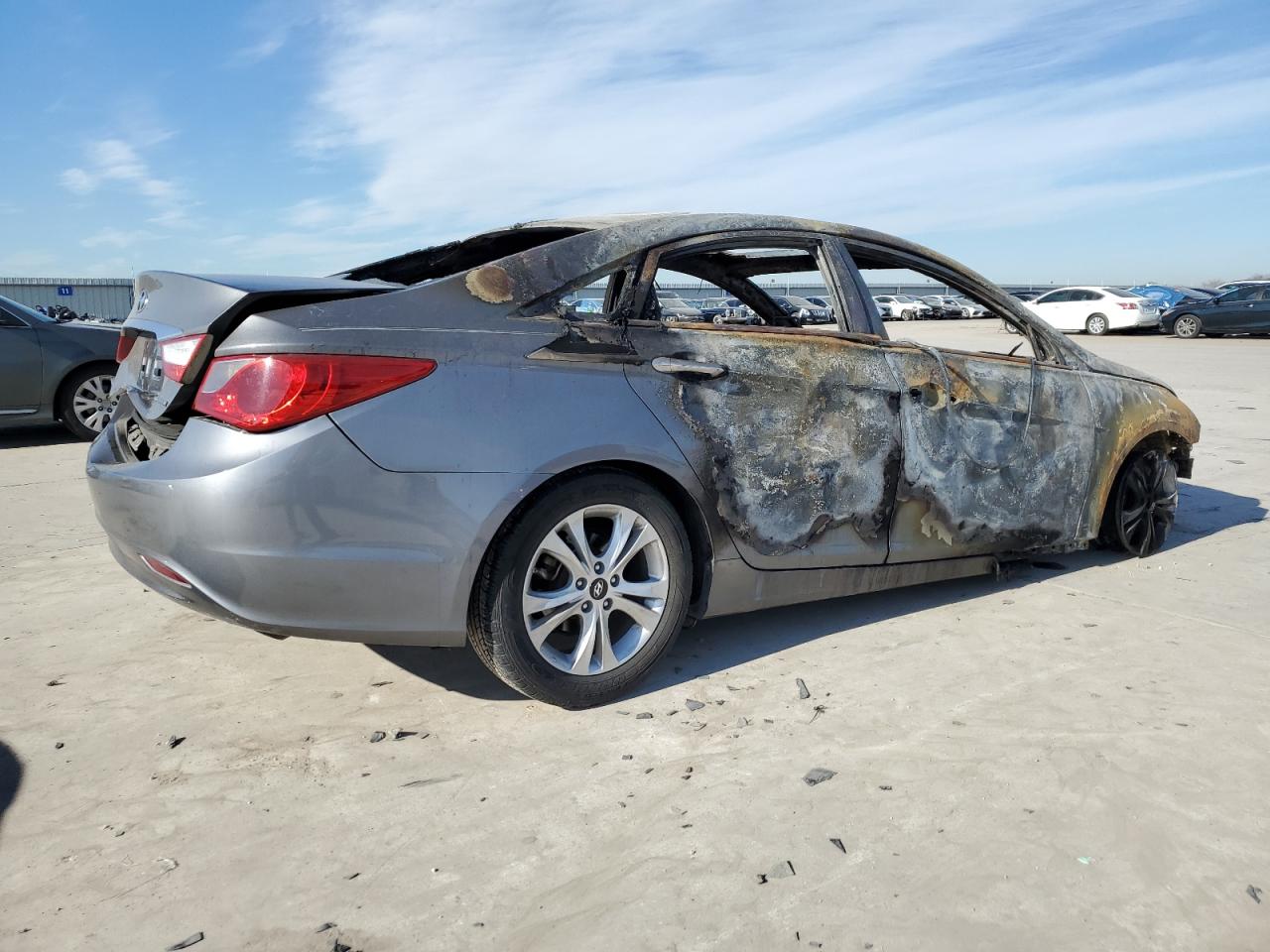 2011 Hyundai Sonata - Image 3
