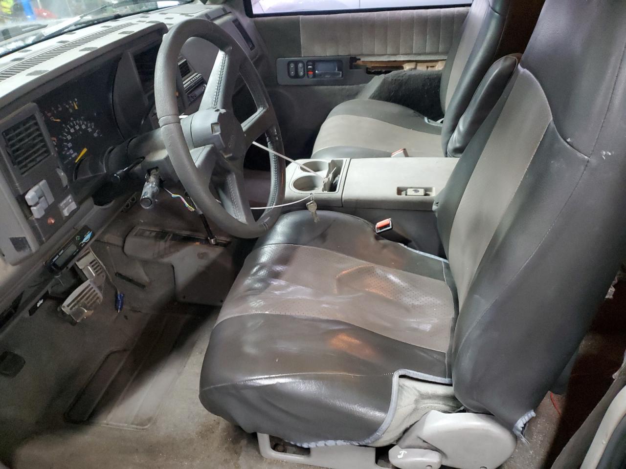 1992 Chevrolet Gmt-400 K2500 VIN: 2GCFK29K8N1210667 Lot: 70644445